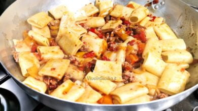 Pasta con salsiccia e peperoni