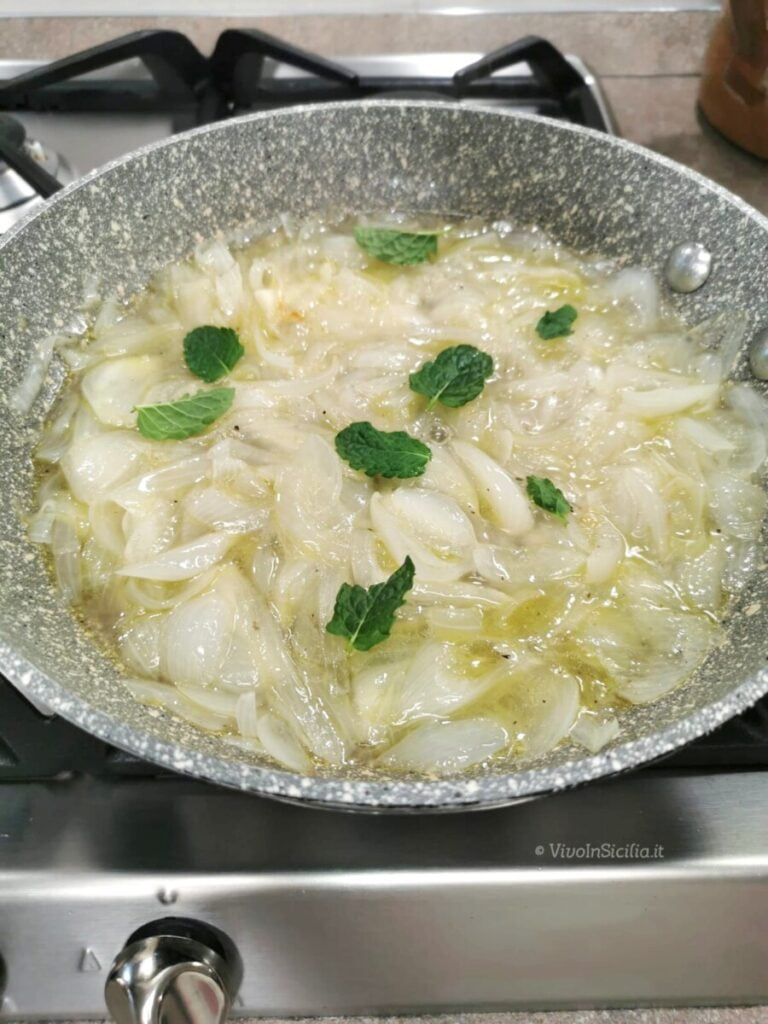 tonno con cipollata alla siciliana