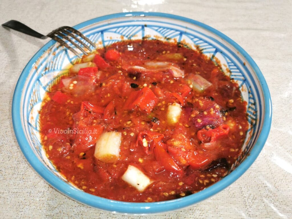 Pomodori e cipollotti arrostiti