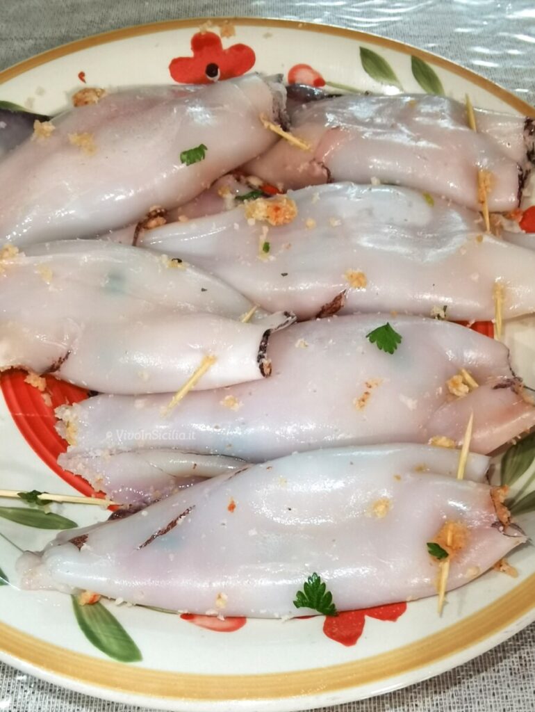 calamari ripieni al sugo