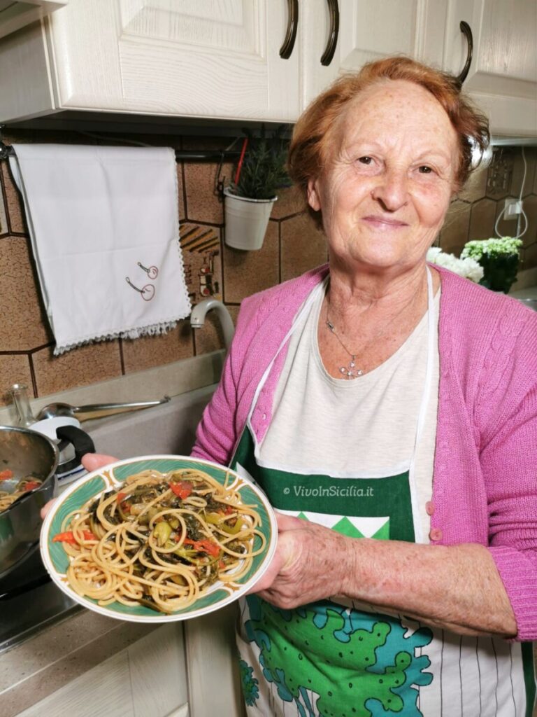spaghetti con verdure spontanee