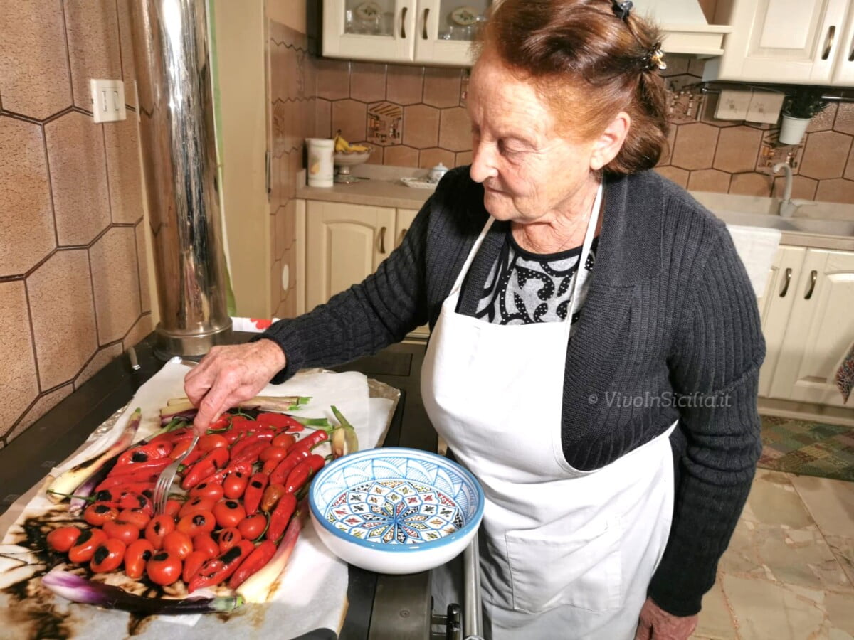 Pomodori e cipollotti arrostiti